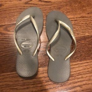 grey/silver slim havaianas flip flops